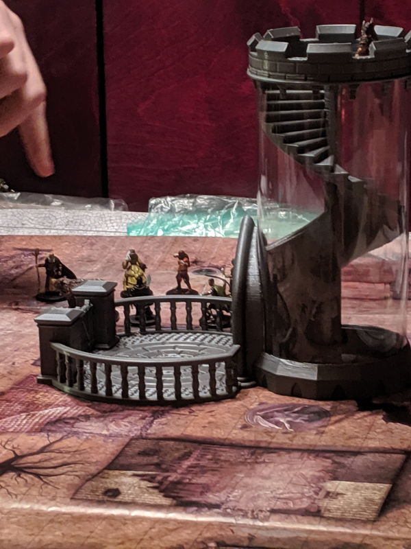 D&D מגדל קוביות מגדל מדרגות לולייניות רולר קוביות