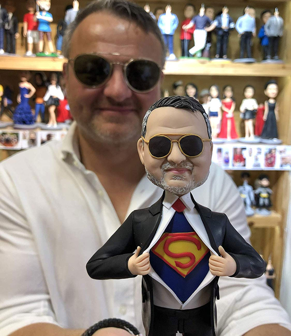 פסלון Bobblehead בהתאמה אישית